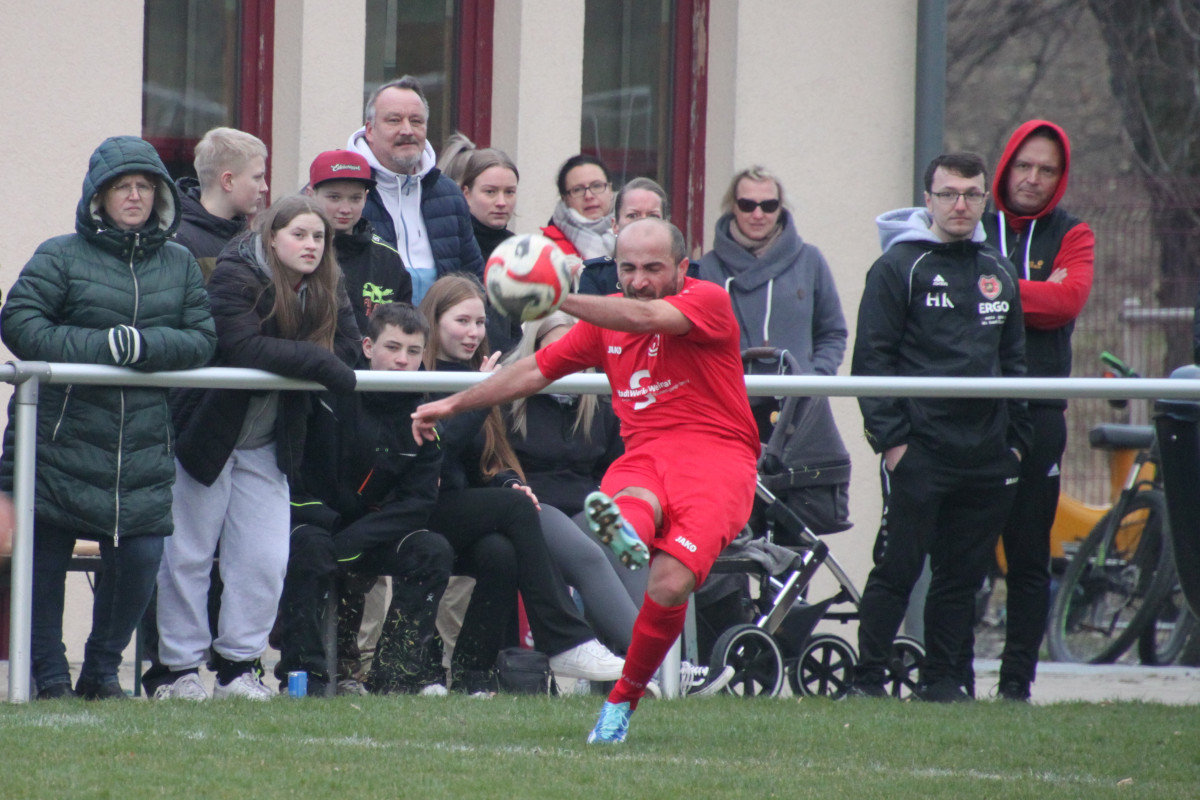 Auswärtssieg im Spitzenspiel - Erste gewinnt 1:0