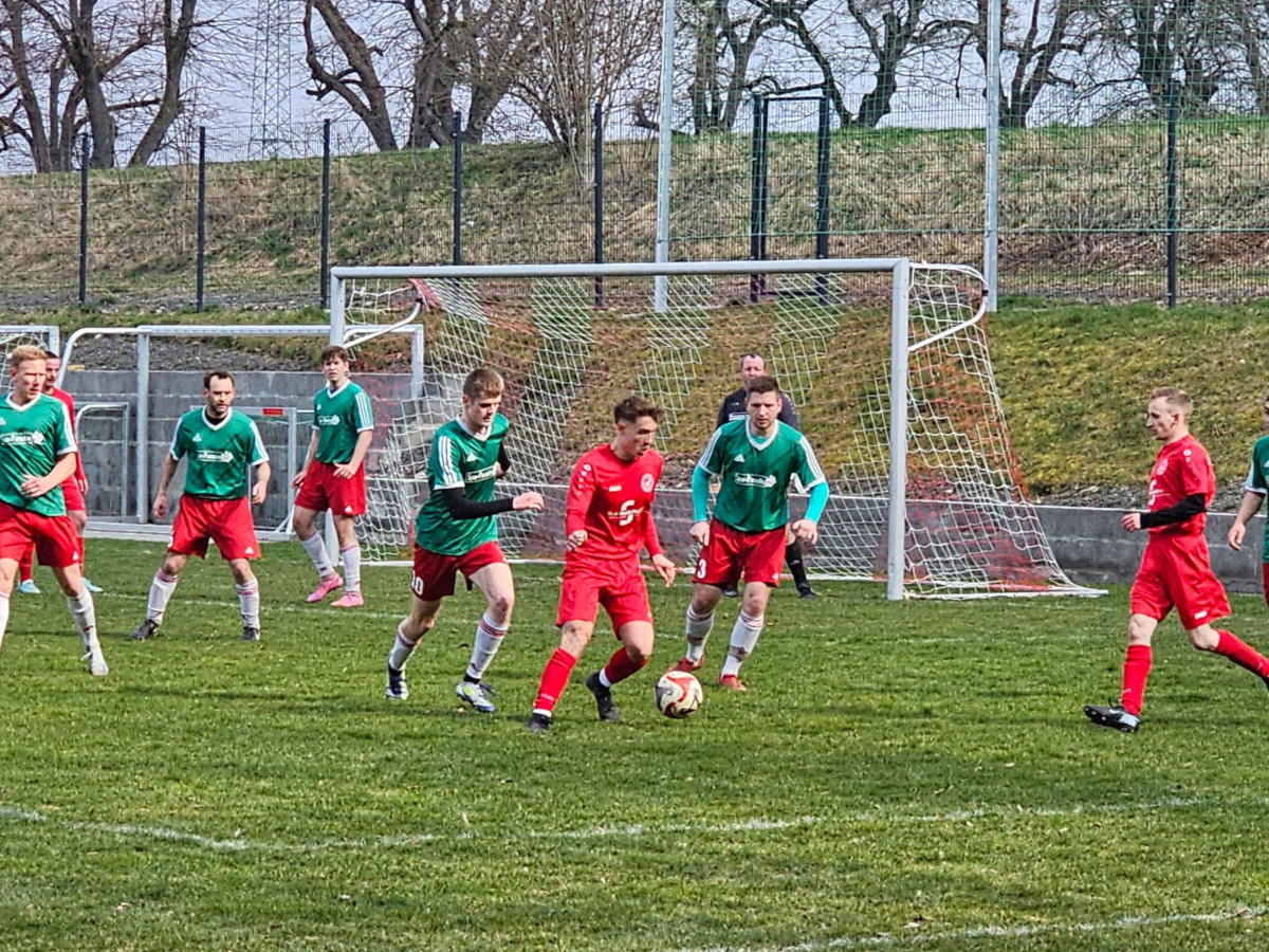 Auswärtssieg im Spitzenspiel - Erste gewinnt 1:0