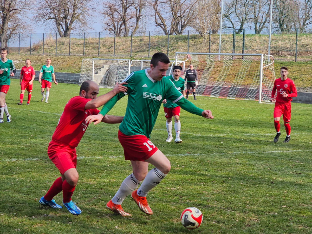 Auswärtssieg im Spitzenspiel - Erste gewinnt 1:0
