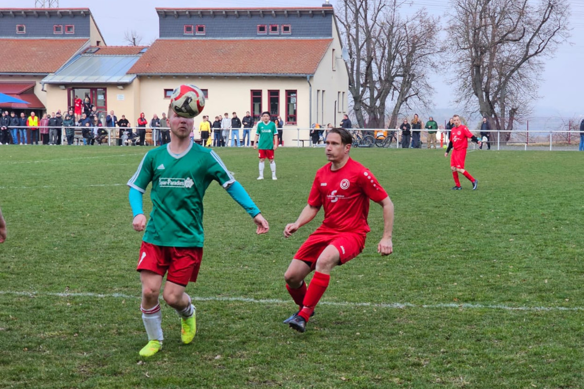 Auswärtssieg im Spitzenspiel - Erste gewinnt 1:0
