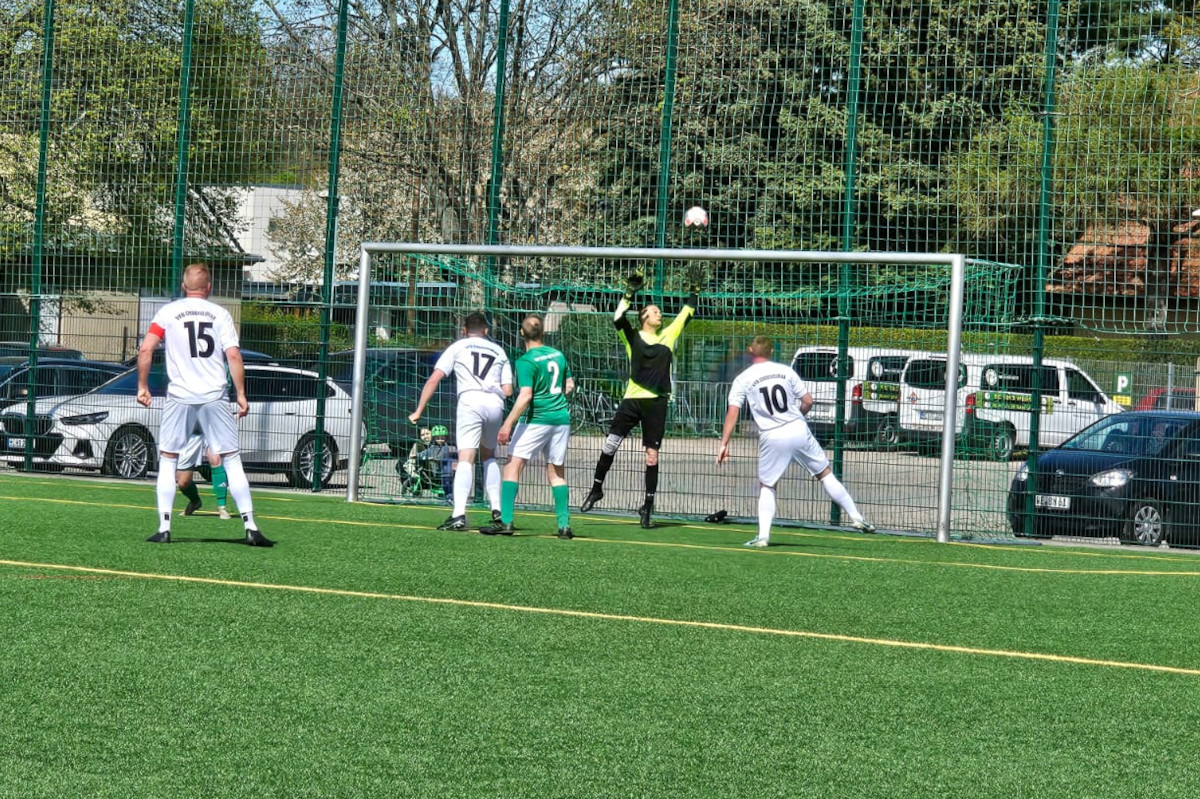 Heimsieg gegen Zottelstedt - Erste gewinnt 7:0