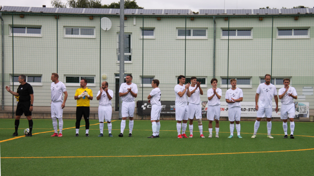 Starker Heimsieg zum Auftakt - Erste gewinnt 7:0 Starker Heimsieg zum Auftakt - Erste gewinnt 7:0