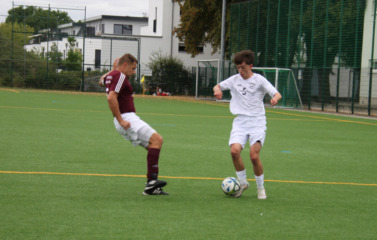 Starker Heimsieg zum Auftakt - Erste gewinnt 7:0 Starker Heimsieg zum Auftakt - Erste gewinnt 7:0