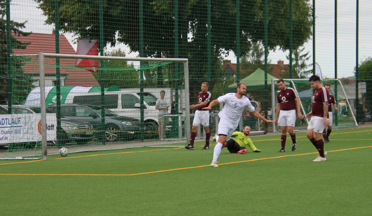 Starker Heimsieg zum Auftakt - Erste gewinnt 7:0 Starker Heimsieg zum Auftakt - Erste gewinnt 7:0