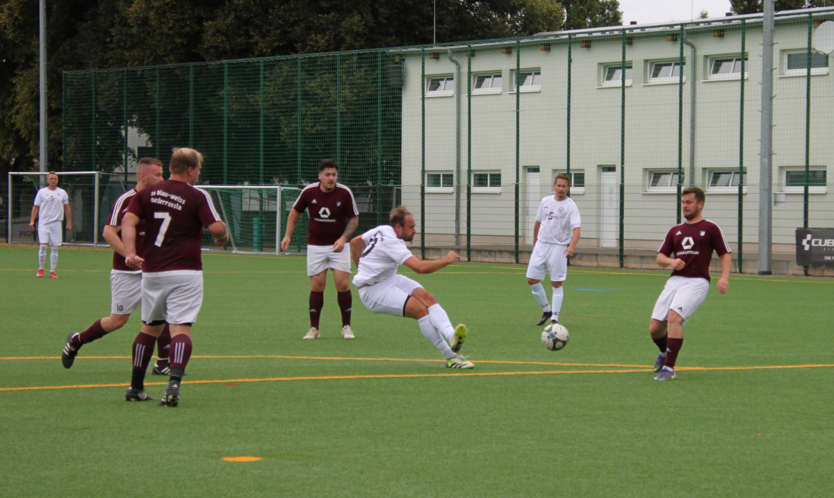 Starker Heimsieg zum Auftakt - Erste gewinnt 7:0 Starker Heimsieg zum Auftakt - Erste gewinnt 7:0