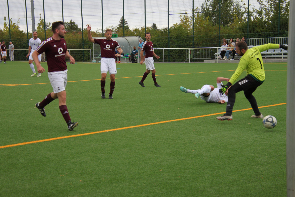 Starker Heimsieg zum Auftakt - Erste gewinnt 7:0 Starker Heimsieg zum Auftakt - Erste gewinnt 7:0