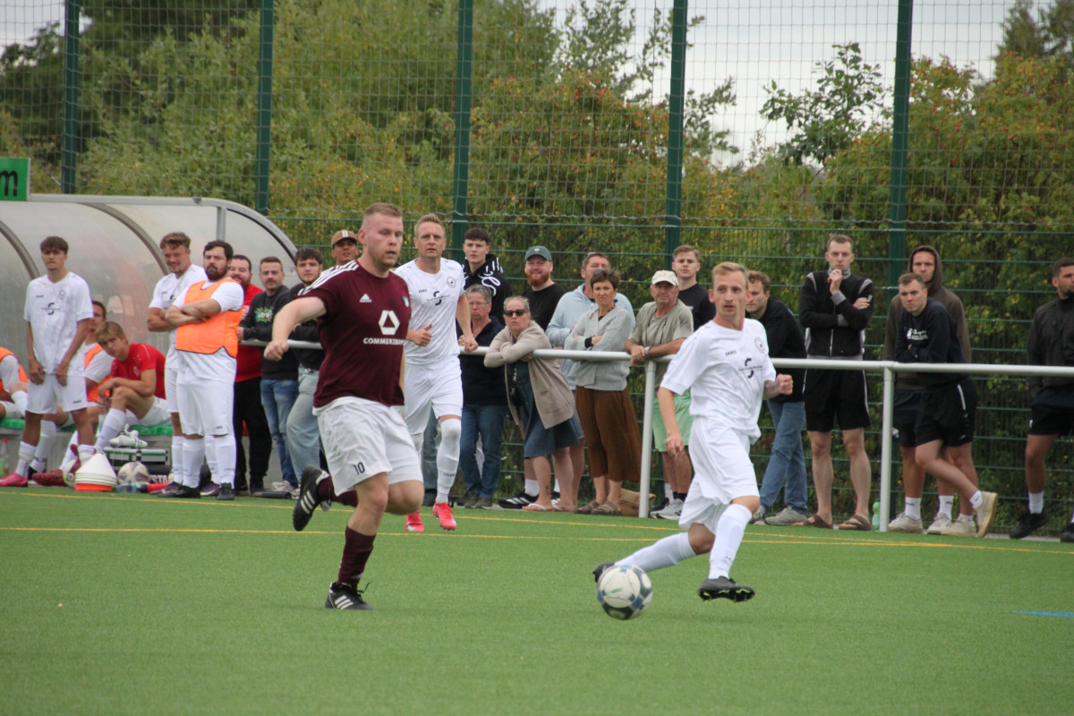 Starker Heimsieg zum Auftakt - Erste gewinnt 7:0 Starker Heimsieg zum Auftakt - Erste gewinnt 7:0