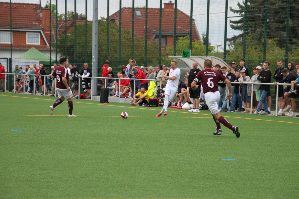 Starker Heimsieg zum Auftakt - Erste gewinnt 7:0 Starker Heimsieg zum Auftakt - Erste gewinnt 7:0