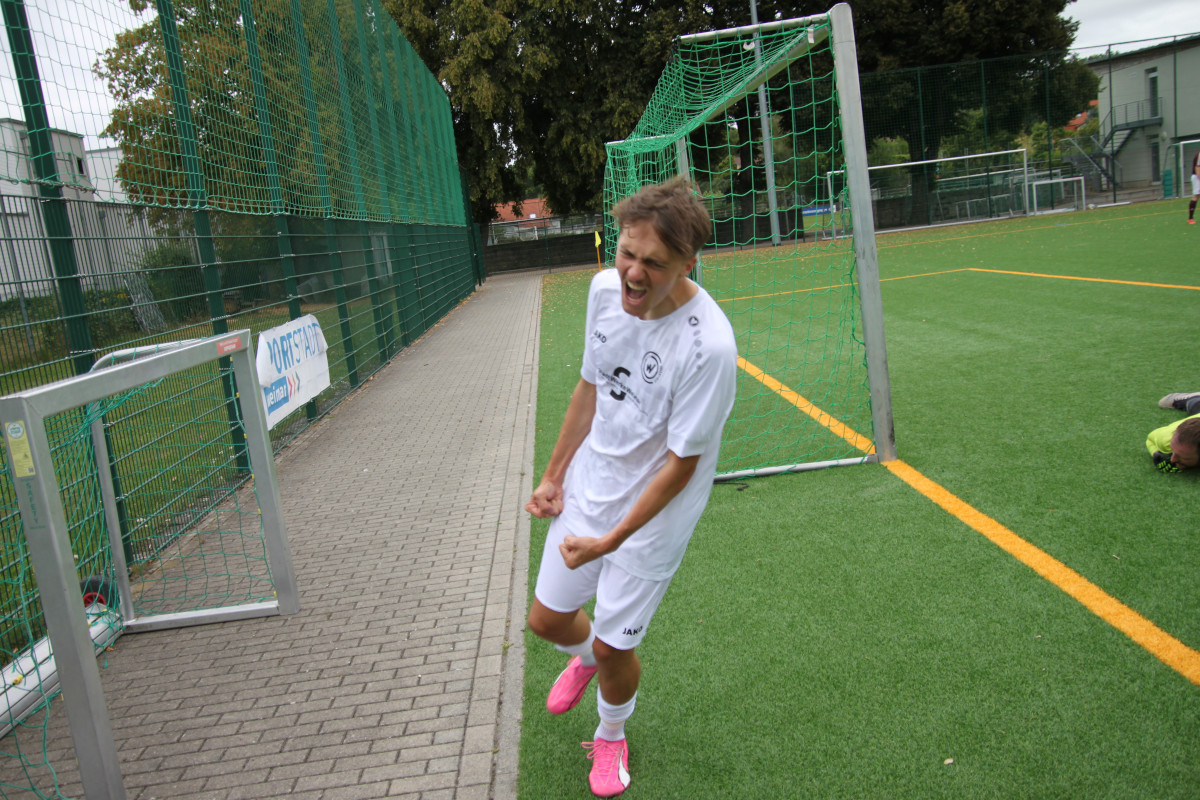 Starker Heimsieg zum Auftakt - Erste gewinnt 7:0 Starker Heimsieg zum Auftakt - Erste gewinnt 7:0