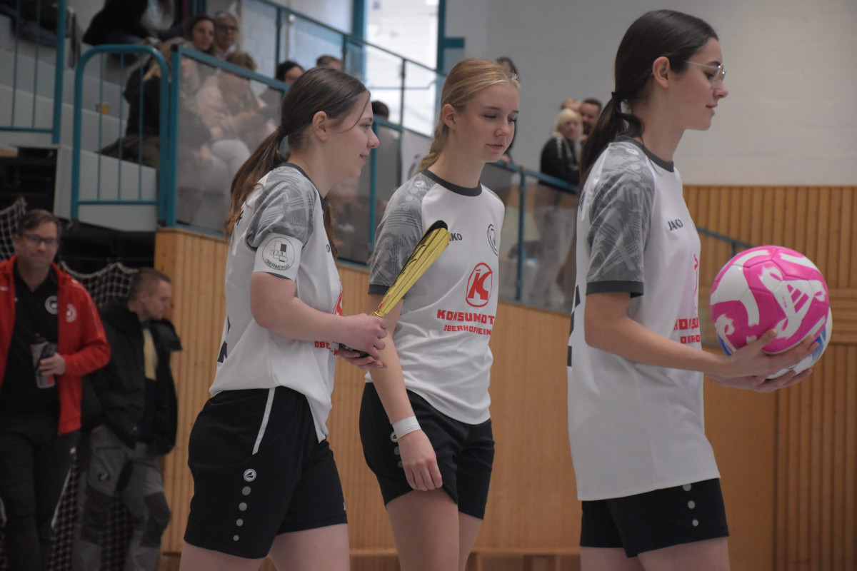 Erfolgreiches Hallenwochenende für Frauen und B-Mädels des VfB Oberweimar! 