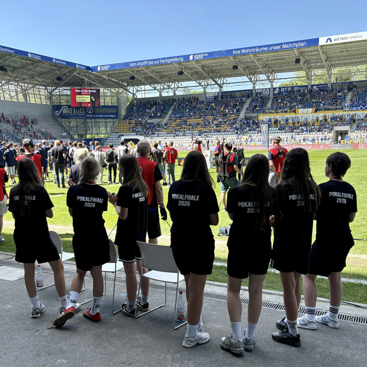 VfB-Oberweimar-Juniorinnen als Ballmädchen beim Thüringer Pokalfinale VfB-Oberweimar-Juniorinnen als Ballmädchen beim Thüringer Pokalfinale