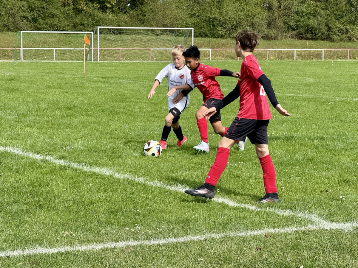 VfB Oberweimar D1 Junioren holen auswärts in Pfiffelbach nächsten Sieg - Tabellenführer
