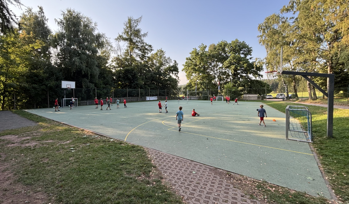 Trainingslager der D2 Junioren im Waldhof Finsterbergen Trainingslager der D2 Junioren im Waldhof Finsterbergen