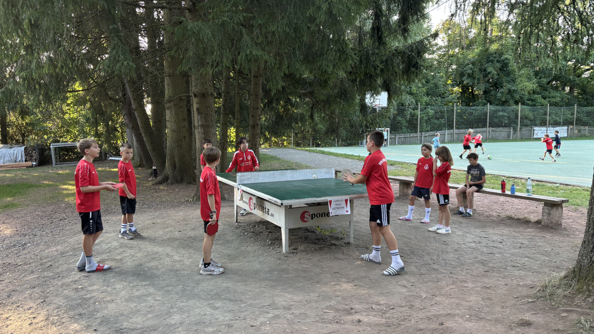 Trainingslager der D2 Junioren im Waldhof Finsterbergen Trainingslager der D2 Junioren im Waldhof Finsterbergen