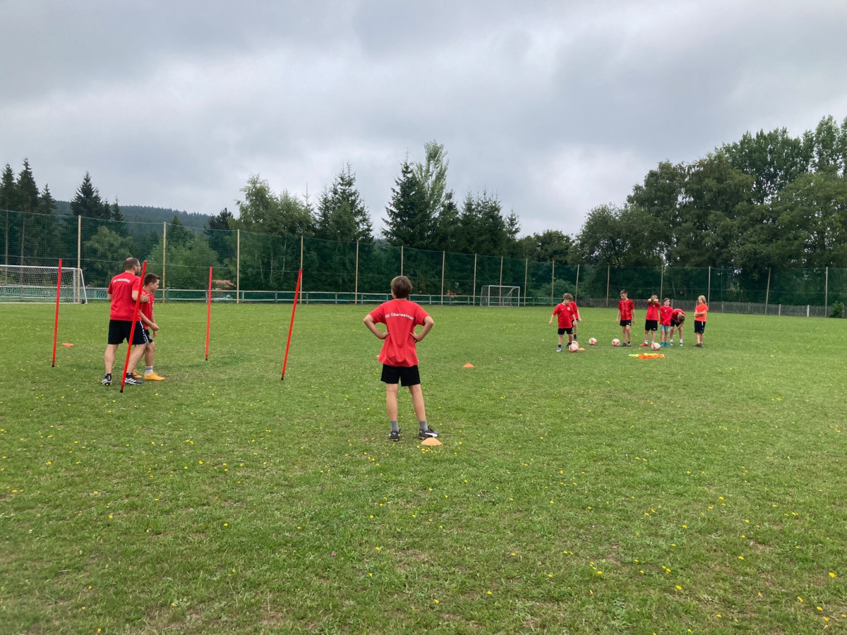 Trainingslager der D2 Junioren im Waldhof Finsterbergen Trainingslager der D2 Junioren im Waldhof Finsterbergen