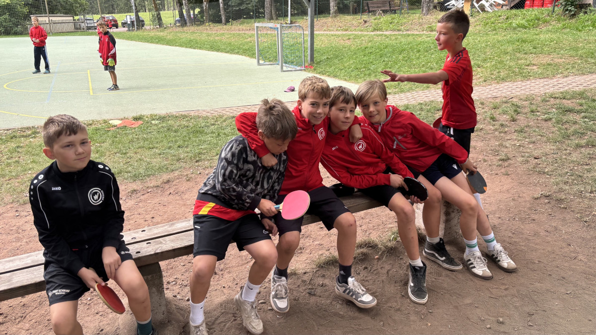 Trainingslager der D2 Junioren im Waldhof Finsterbergen Trainingslager der D2 Junioren im Waldhof Finsterbergen