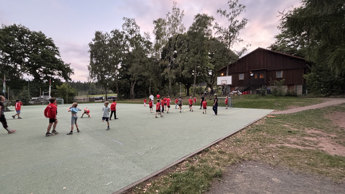 Trainingslager der D2 Junioren im Waldhof Finsterbergen Trainingslager der D2 Junioren im Waldhof Finsterbergen