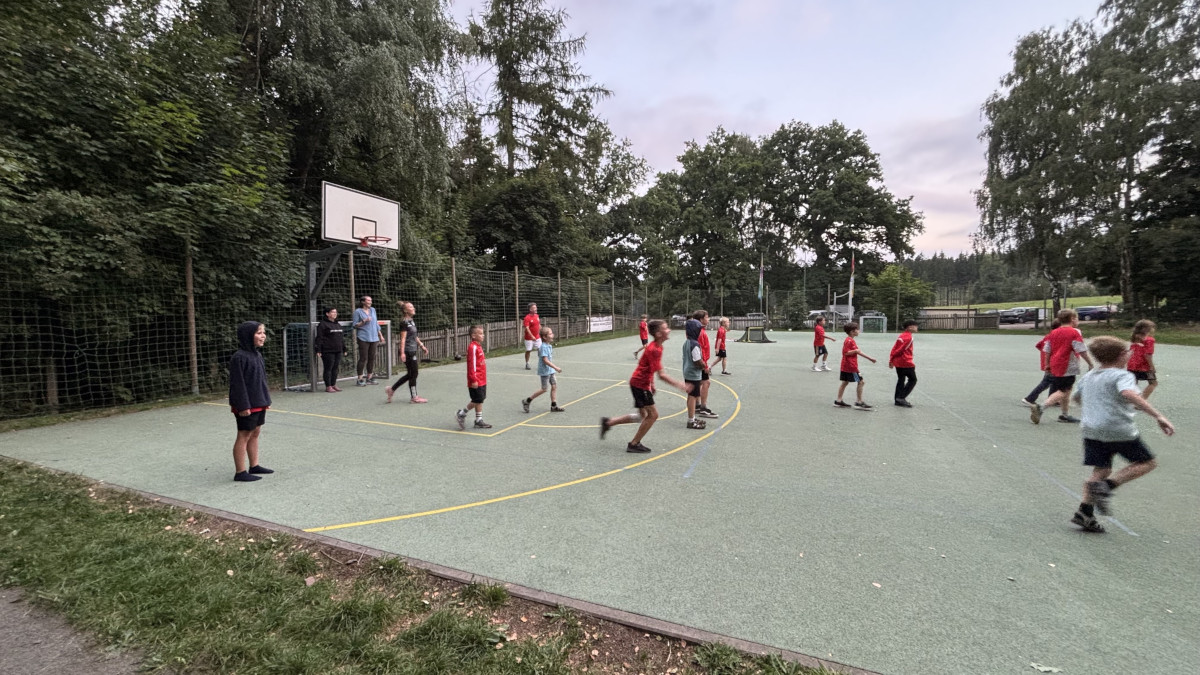 Trainingslager der D2 Junioren im Waldhof Finsterbergen Trainingslager der D2 Junioren im Waldhof Finsterbergen