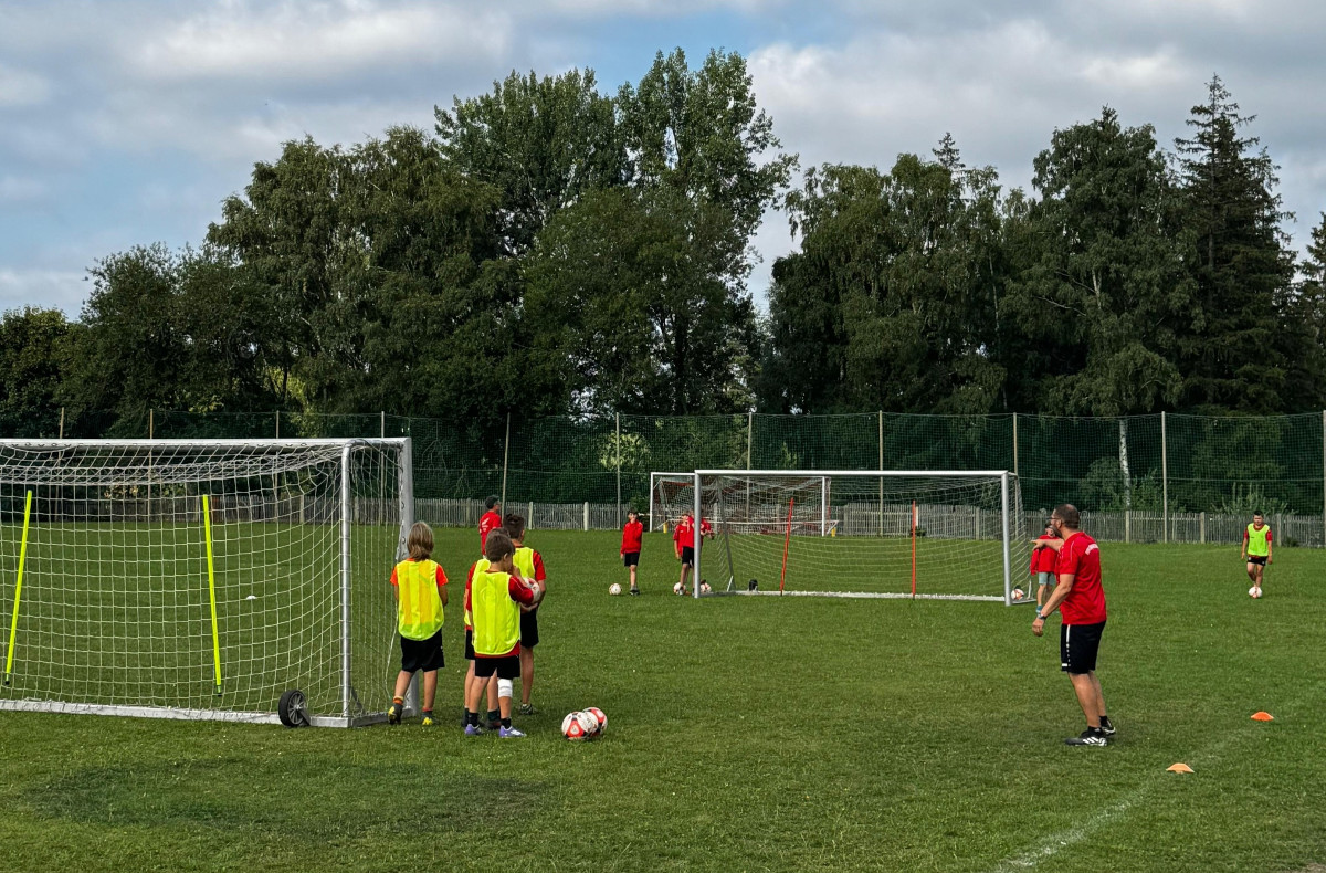 Trainingslager der D2 Junioren im Waldhof Finsterbergen Trainingslager der D2 Junioren im Waldhof Finsterbergen