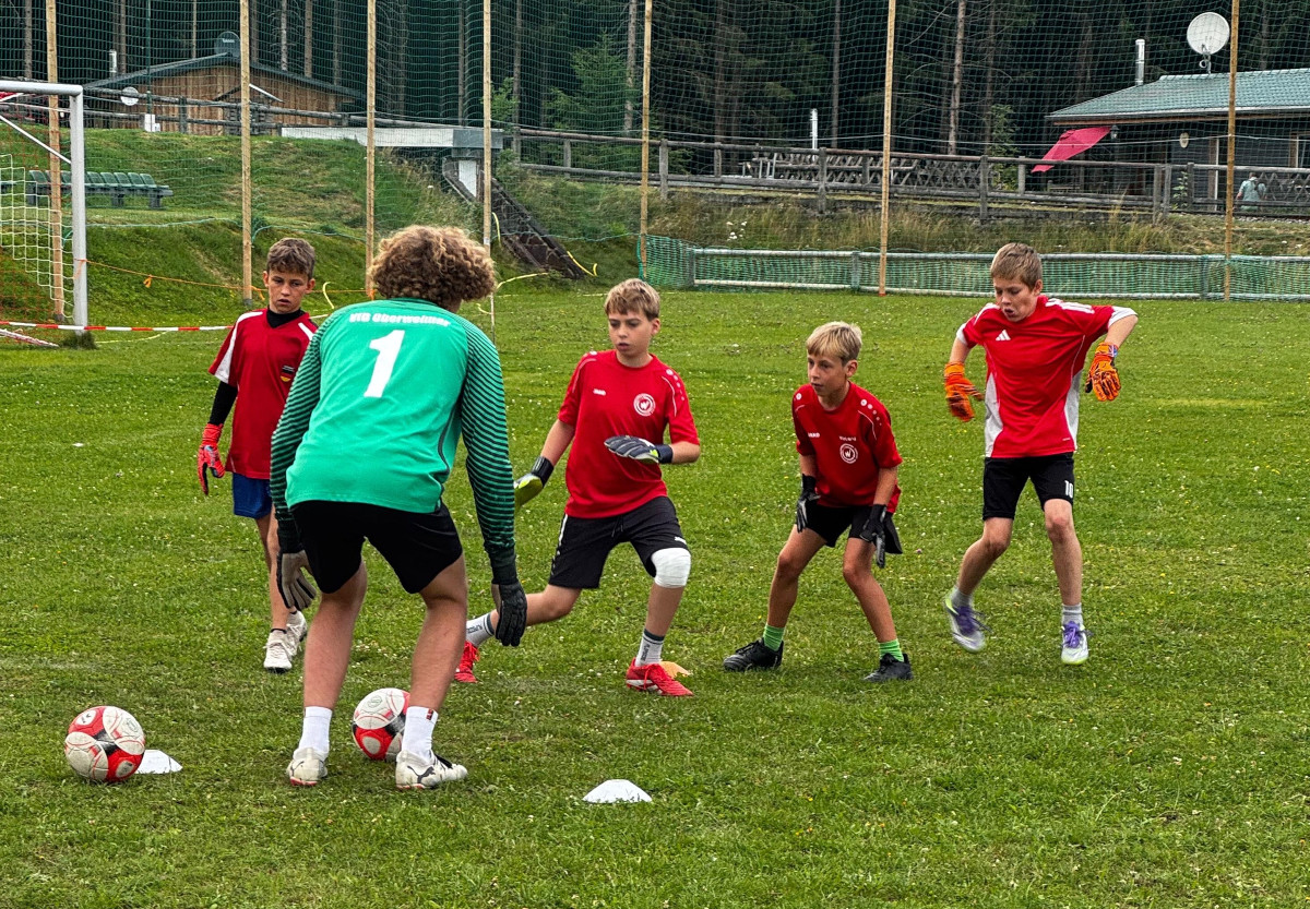 Trainingslager der D2 Junioren im Waldhof Finsterbergen Trainingslager der D2 Junioren im Waldhof Finsterbergen