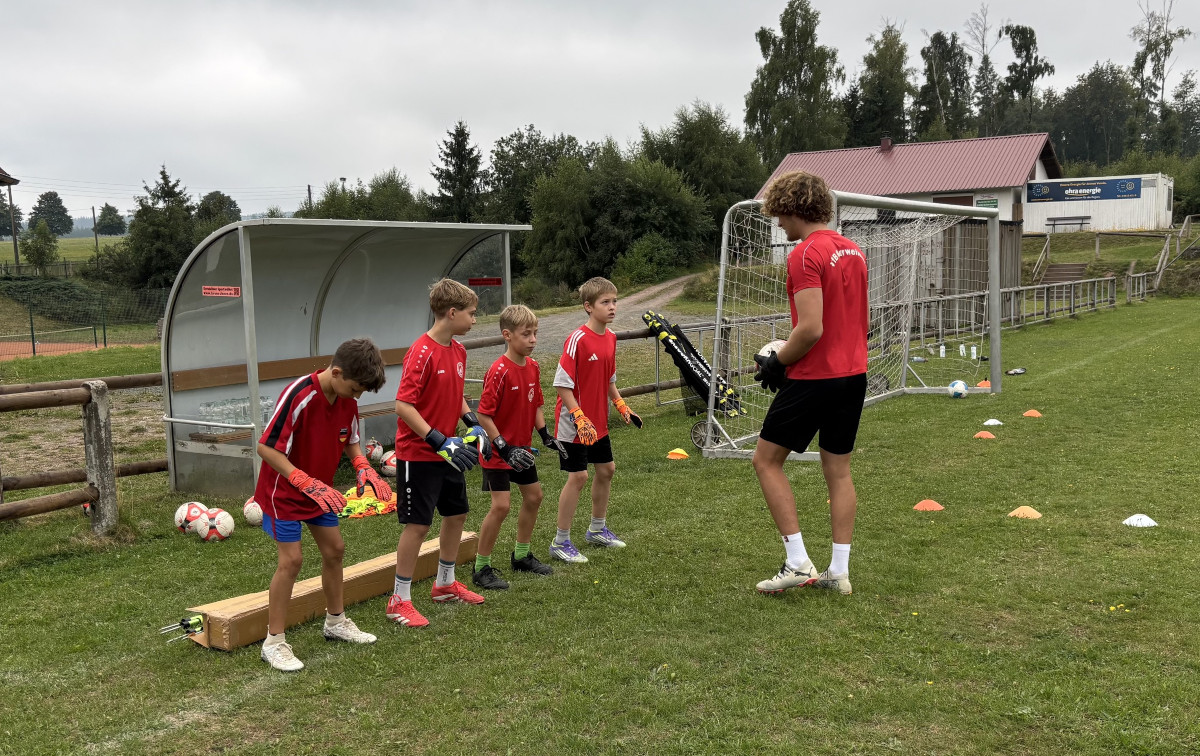 Trainingslager der D2 Junioren im Waldhof Finsterbergen Trainingslager der D2 Junioren im Waldhof Finsterbergen