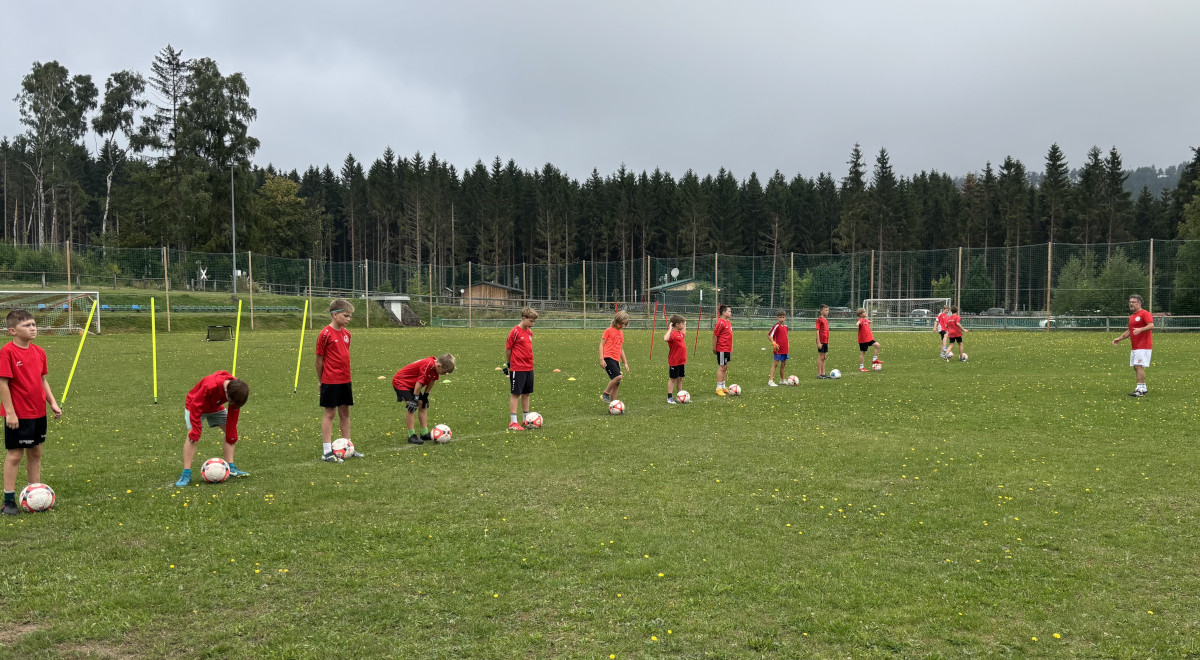 Trainingslager der D2 Junioren im Waldhof Finsterbergen Trainingslager der D2 Junioren im Waldhof Finsterbergen