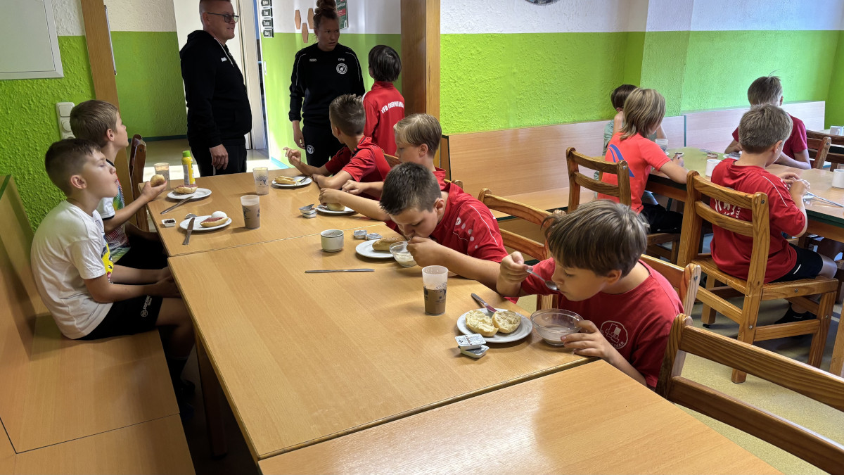 Trainingslager der D2 Junioren im Waldhof Finsterbergen Trainingslager der D2 Junioren im Waldhof Finsterbergen