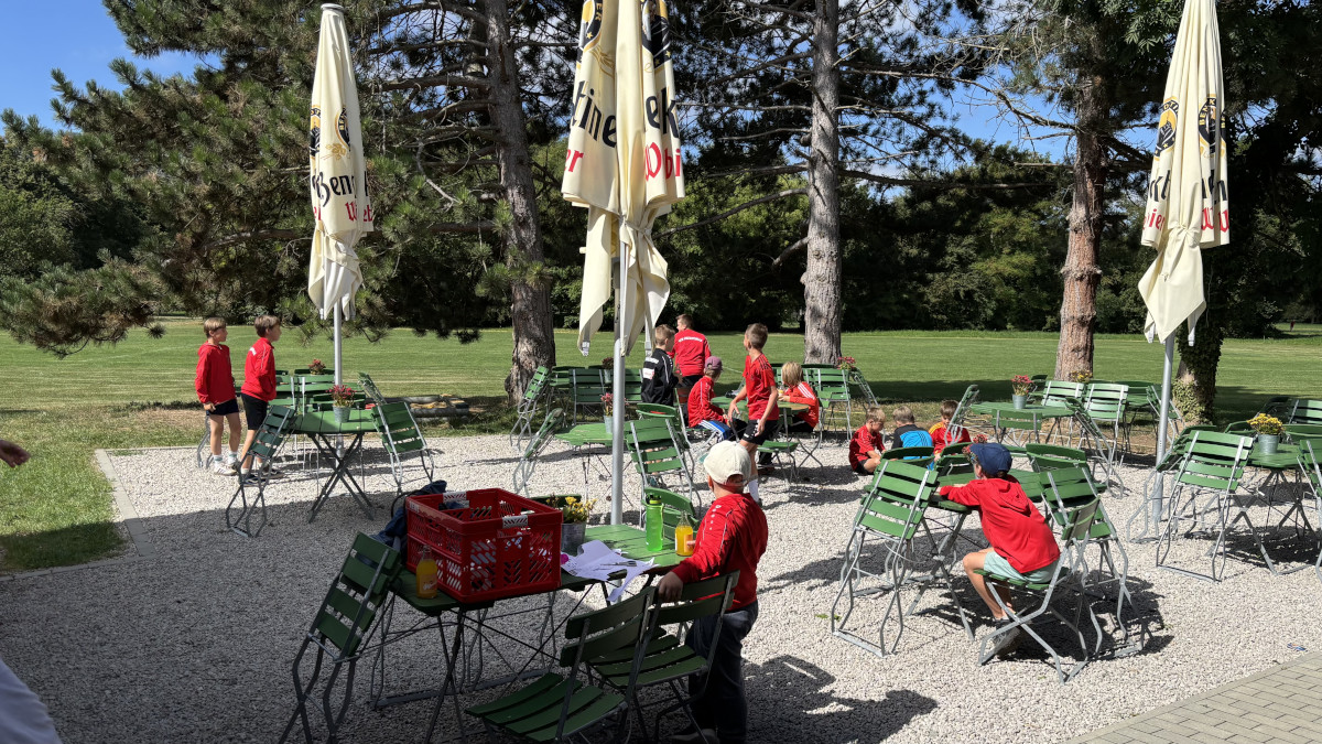 Trainingslager der D2 Junioren im Waldhof Finsterbergen Trainingslager der D2 Junioren im Waldhof Finsterbergen