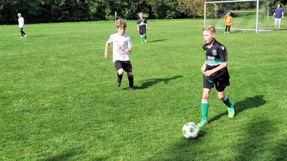 E2 Junioren schaffen Einzug in die nächste Pokal-Runde E2 Junioren schaffen Einzug in die nächste Pokal-Runde