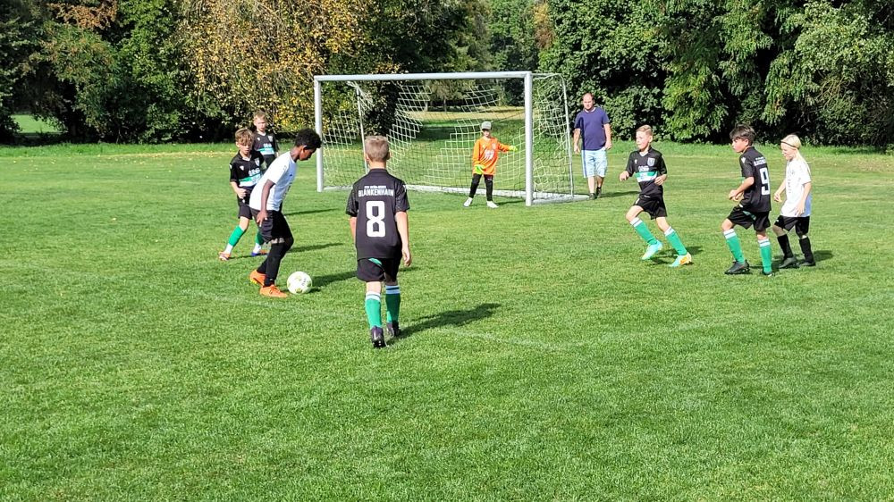 E2 Junioren schaffen Einzug in die nächste Pokal-Runde E2 Junioren schaffen Einzug in die nächste Pokal-Runde