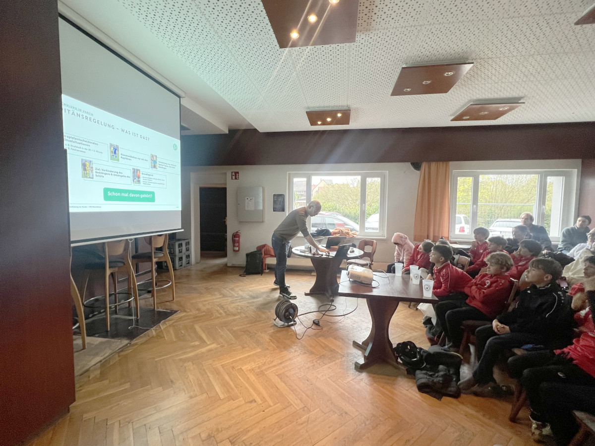Interne Schiedsrichter Regelschulung für die E3 & E4 beim VfB Oberweimar