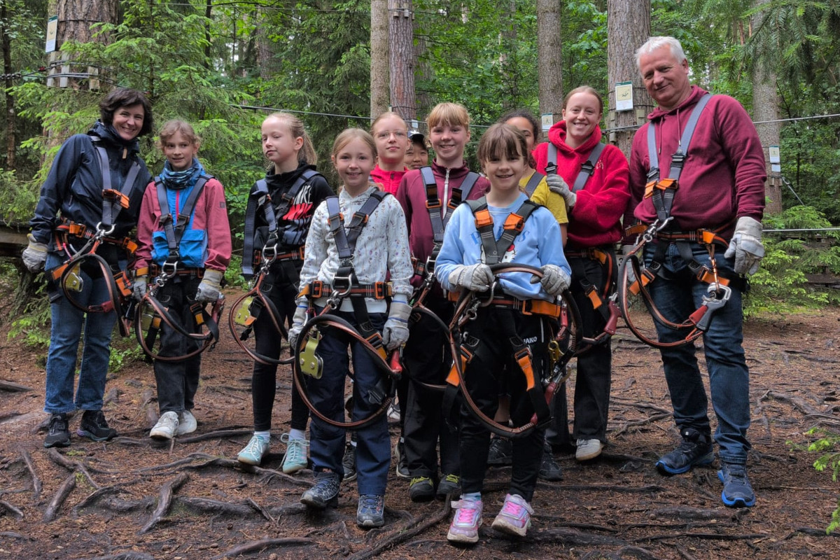 Saisonabschluss unserer E-Mädchen im Kletterpark Hohenfelden Saisonabschluss unserer E-Mädchen im Kletterpark Hohenfelden