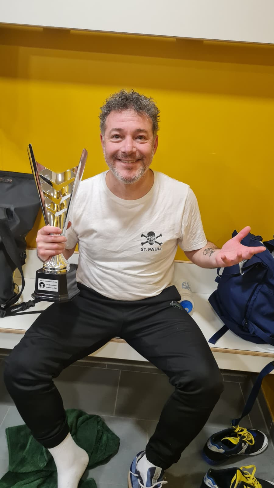 Edle Herren sind Ü40-Hallenlandesmeister!! Edle Herren sind Ü40-Hallenlandesmeister!!