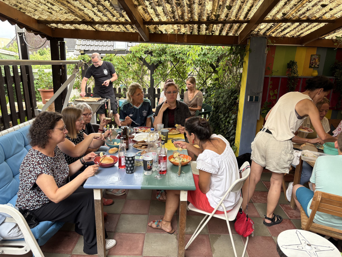 Mit guter Laune oben, unten, vorn und hinten … in den Saisonabschluss Mit guter Laune oben, unten, vorn und hinten … in den Saisonabschluss