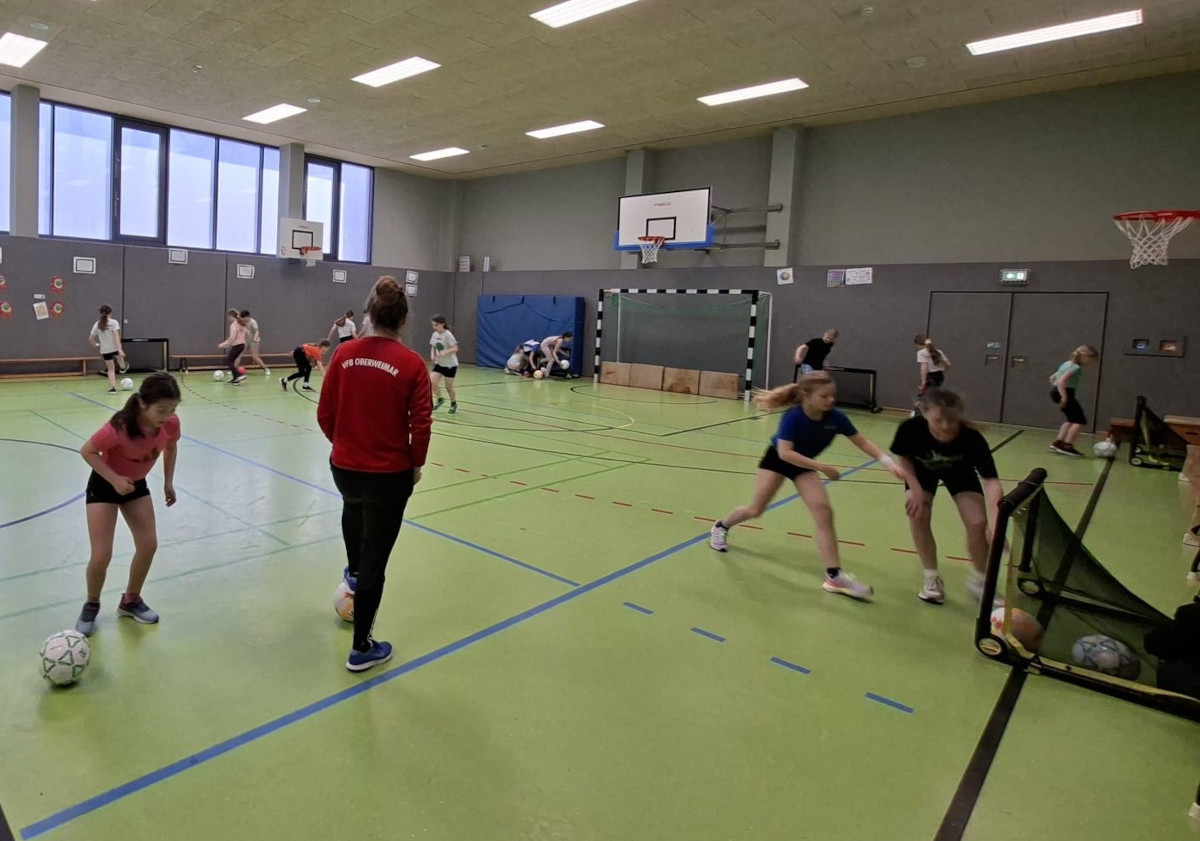 Tag des Schulfußballs begeisterte knapp 100 Mädchen an der Parkgrundschule