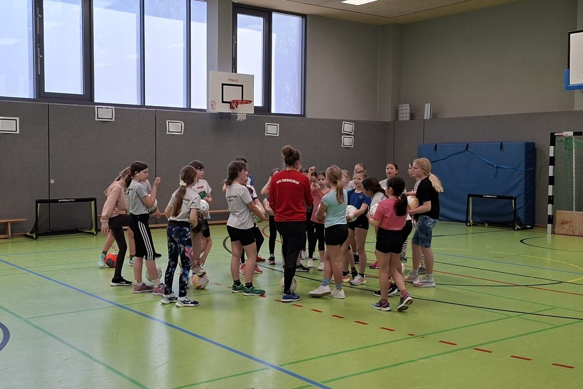 Tag des Schulfußballs begeisterte knapp 100 Mädchen an der Parkgrundschule