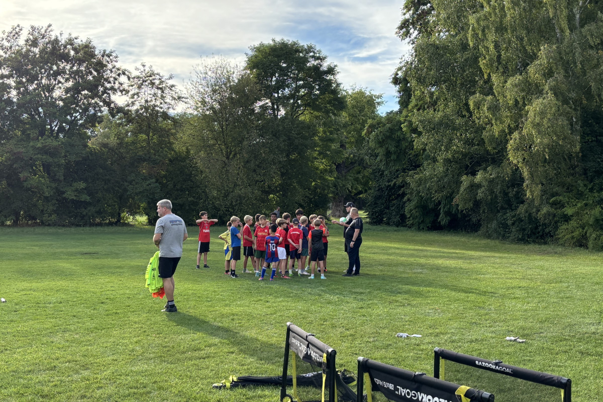 Belebter Parksportplatz Belebter Parksportplatz