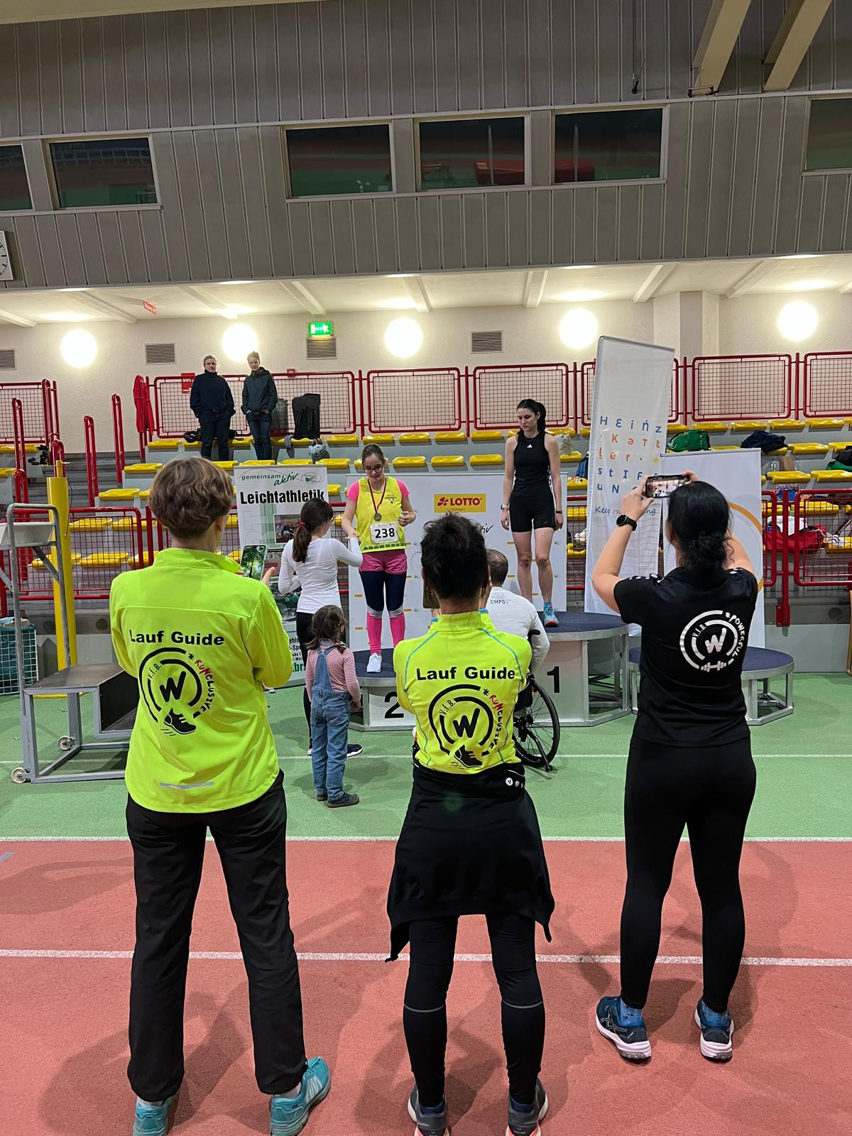 Langer Wettkampftag für den VfB Oberweimar bei der Deutschen Hallenmeisterschaft in Erfurt Langer Wettkampftag für den VfB Oberweimar bei der Deutschen Hallenmeisterschaft in Erfurt