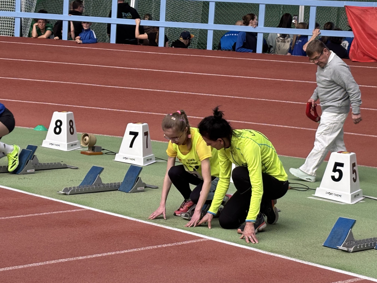 Langer Wettkampftag für den VfB Oberweimar bei der Deutschen Hallenmeisterschaft in Erfurt Langer Wettkampftag für den VfB Oberweimar bei der Deutschen Hallenmeisterschaft in Erfurt