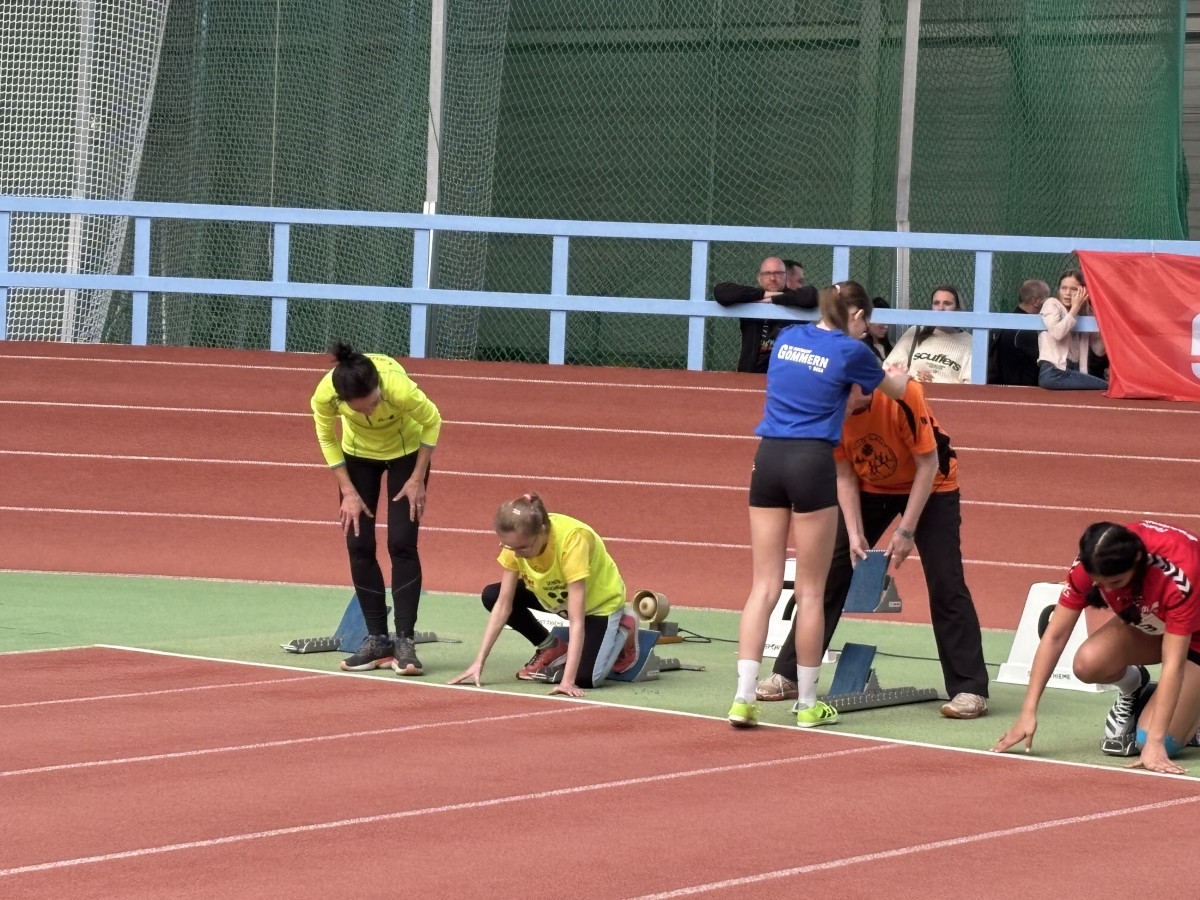 Langer Wettkampftag für den VfB Oberweimar bei der Deutschen Hallenmeisterschaft in Erfurt Langer Wettkampftag für den VfB Oberweimar bei der Deutschen Hallenmeisterschaft in Erfurt