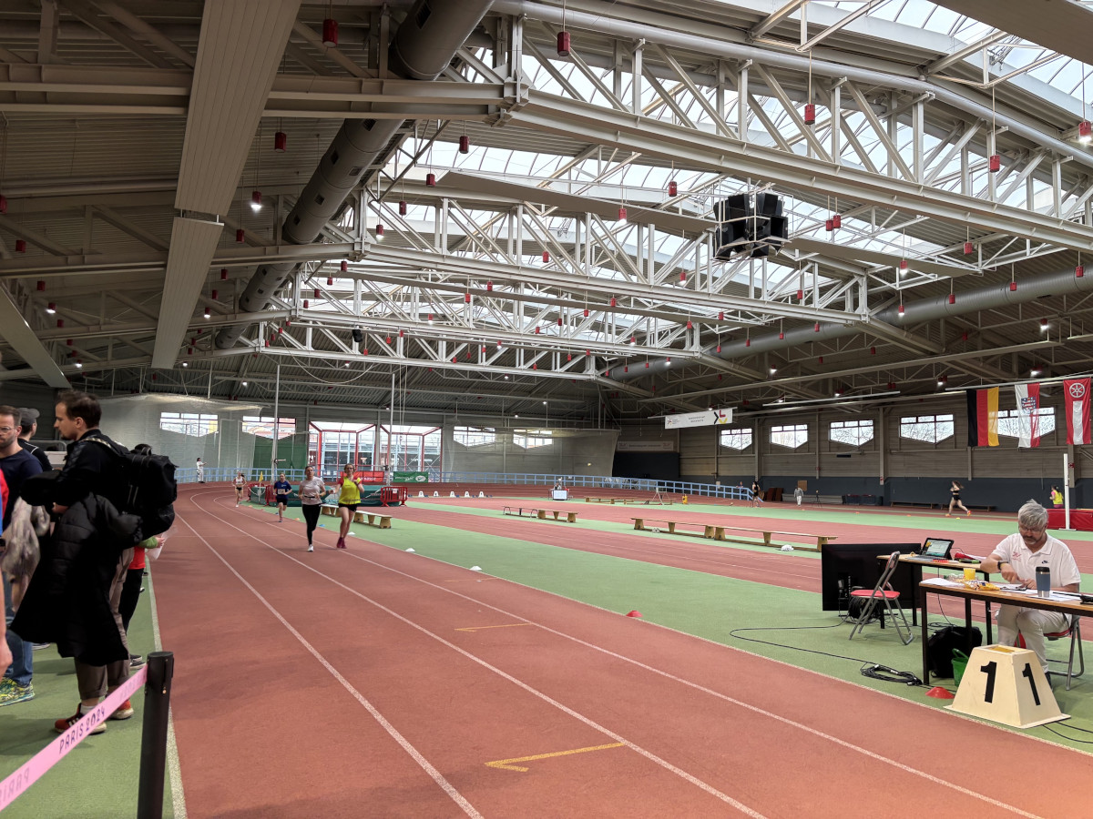 Langer Wettkampftag für den VfB Oberweimar bei der Deutschen Hallenmeisterschaft in Erfurt Langer Wettkampftag für den VfB Oberweimar bei der Deutschen Hallenmeisterschaft in Erfurt