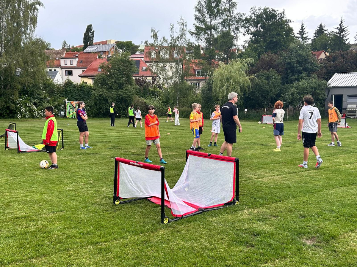 Sport, Spaß und internationale Begegnungen auf dem Parksportplatz Sport, Spaß und internationale Begegnungen auf dem Parksportplatz