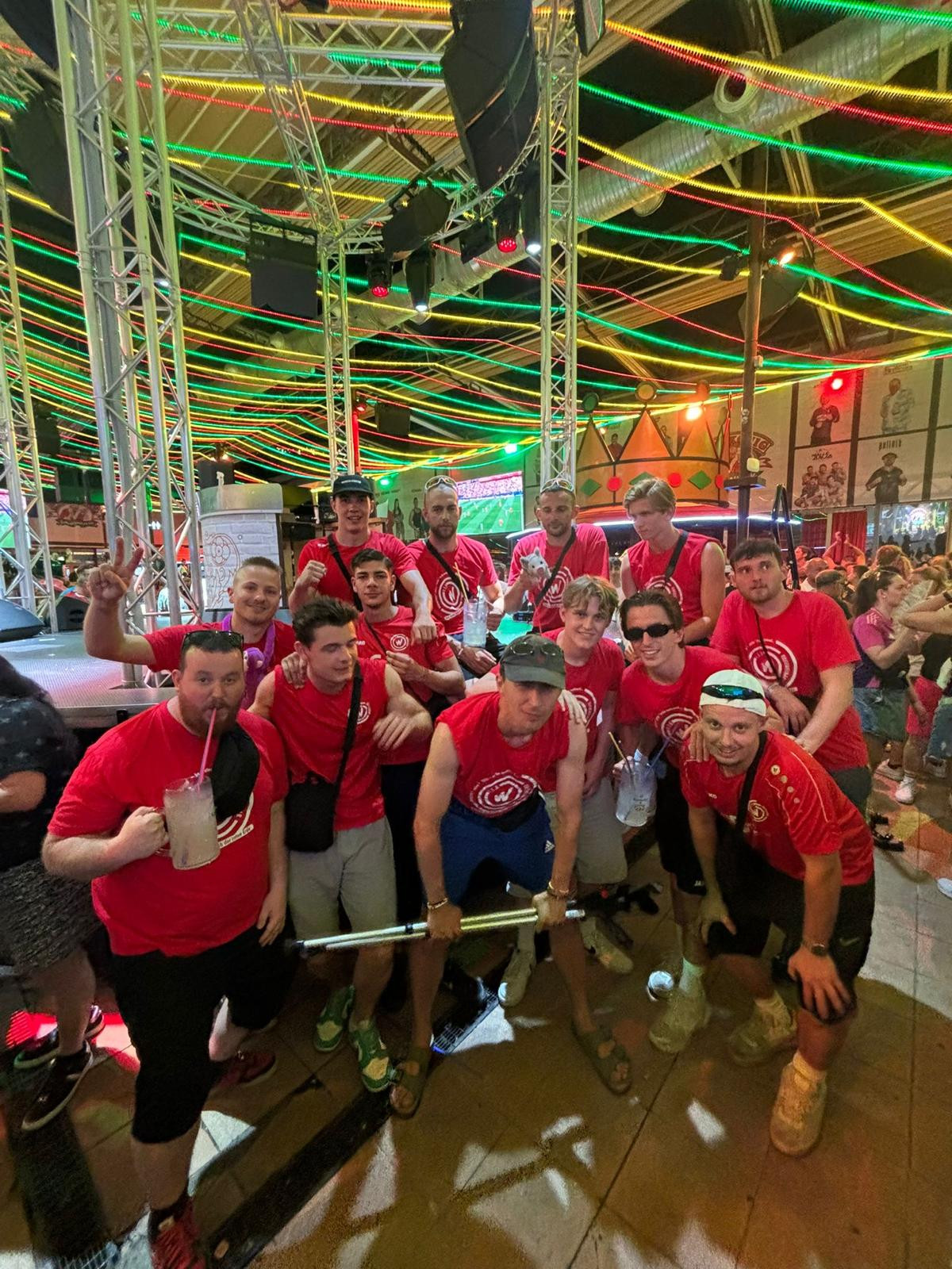 Urlaubsgrüße unserer 1. Herren Urlaubsgrüße unserer 1. Herren