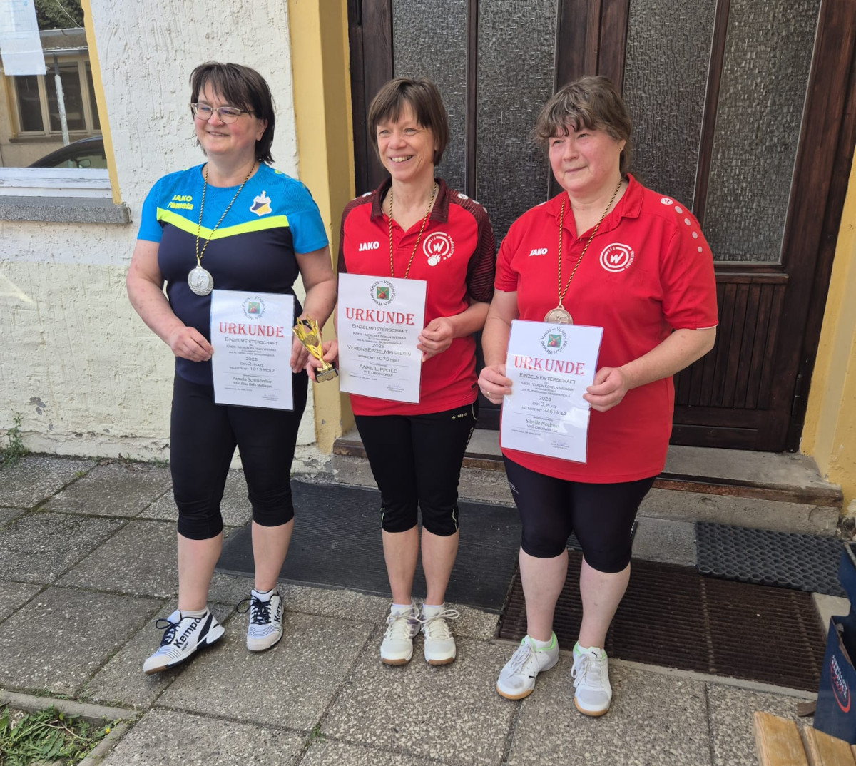 Anke Lippold erkämpfte den Kreismeistertitel in der Altersklasse Seniorinnnen A vor Pamela Schenderlein (Mellingen) und Sibylle Neuhaus (VfB Oberweimar)