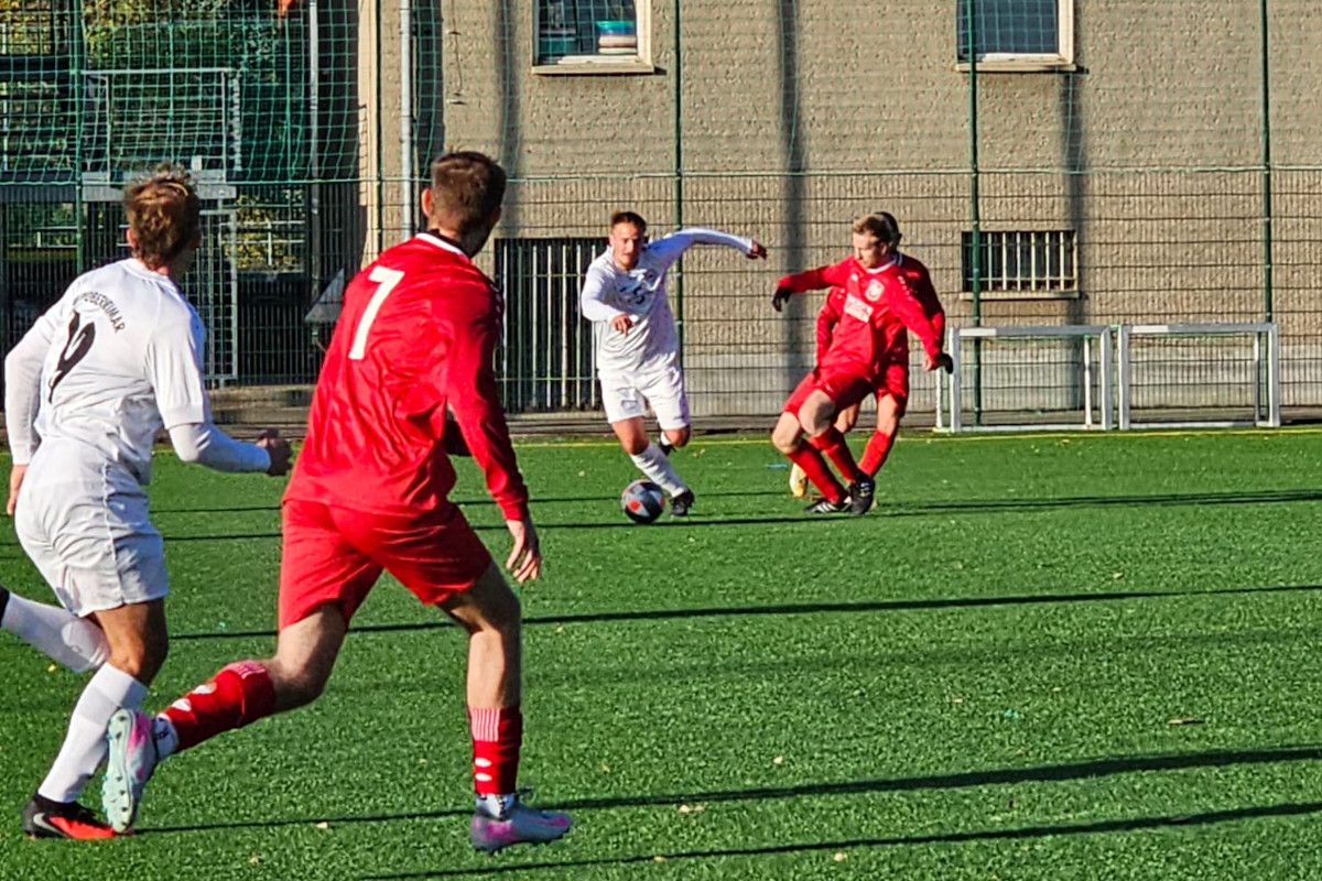 Kantersieg gegen Unterwellenborn - Erste gewinnt 6:1! Kantersieg gegen Unterwellenborn - Erste gewinnt 6:1!